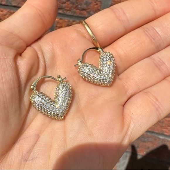 Vintage Zirconia Heart 18K Gold Stainless Steel Waterproof Earrings - Picture 8 of 12